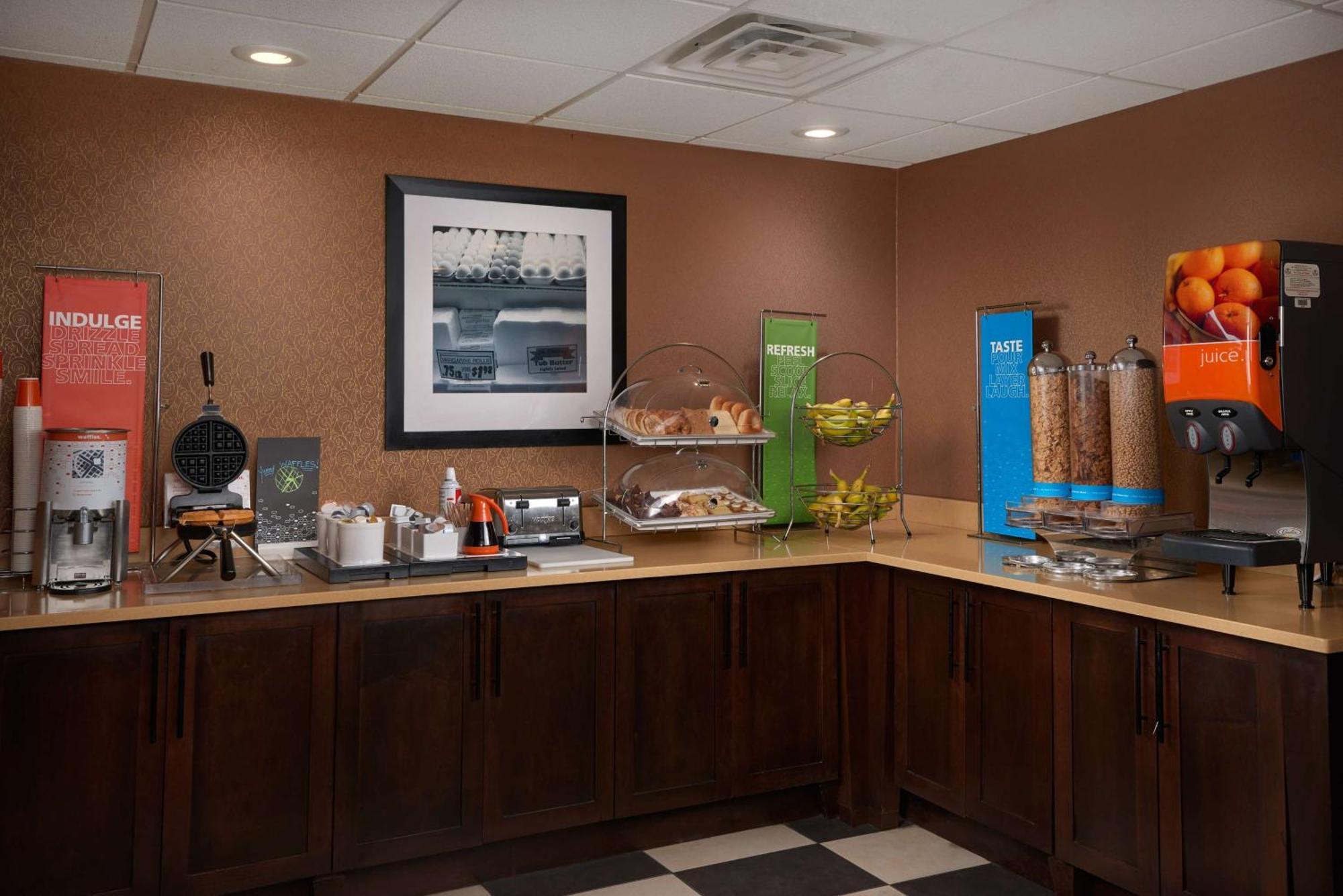 Hampton Inn Goldsboro Exterior photo